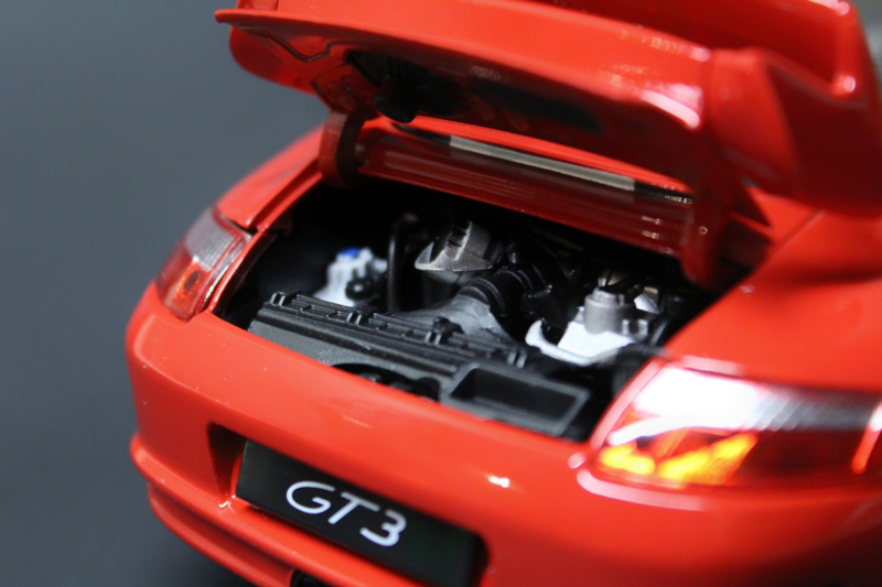 Illustration for article titled 1:18 Scale Porsche 997 GT3 by Welly